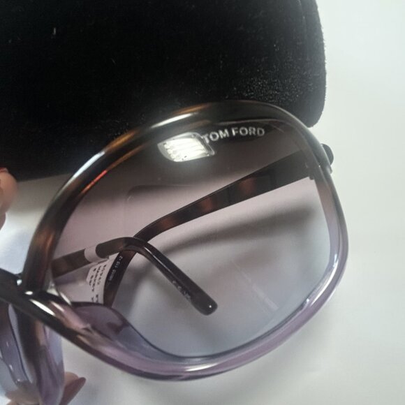 Tom Ford Bettina FT1068 68mm Butterfly Oversized Sunglasses NWT Made In Italy - Picture 3 of 5